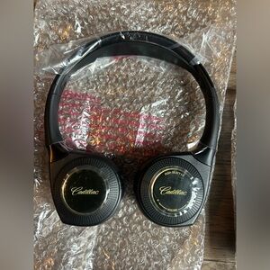 1 SET GM brand factory headphones (2015-2020 Escalade with roof mounted TVs!